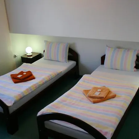Lux Bed & Breakfast *
